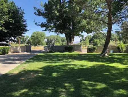 Blue Skye: Downtown Getaway