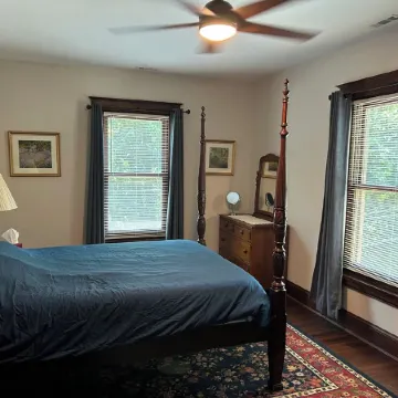 Cozy Brick house - 3 BR,  2 1/2 Bath, fenced in back yard with privacy fence.