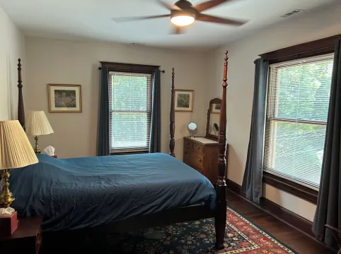 Cozy Brick house - 3 BR,  2 1/2 Bath, fenced in back yard with privacy fence.