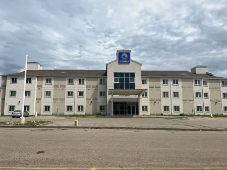 Motel 6 Estevan, SK Отели в г. Эстеван