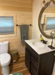 2Br/2BA, Clean, Comfy & Steps from Dining & Sound w/ Tesla Charging Station