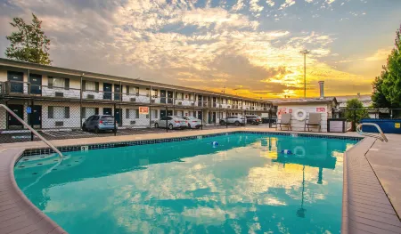 Motel 6 Salem, or - Expo Center Отели рядом с достопримечательностью «Уилламетт»