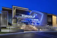 Stunning Nature Views and Pool Access - Elegant Forest View Flat Hotels in Westerville