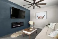 Private Lux Farmhouse | Hard Rock | Amphitheater Hotels in Mango