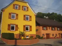 Mountain village house at the foot of the Schnepfenried ski slopes Sondernach 호텔
