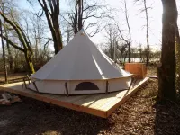 Tente luxe Etang vue Jacuzzi privatif Copa cabanes 2 فنادق في Le Vigeant