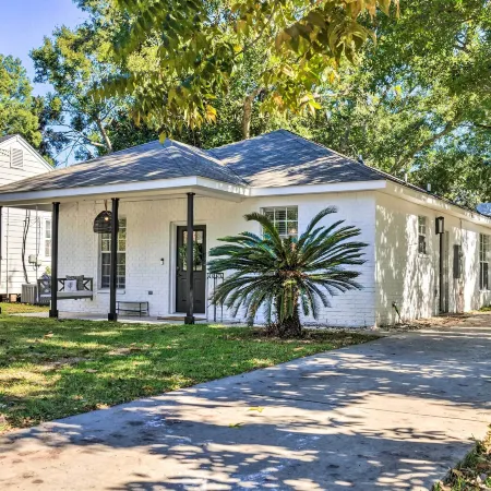 Modern and Chic Gulfport Escape Walk to Beach!