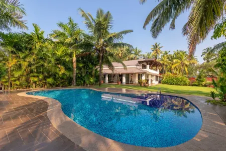 StayVista at Wings on Water - Riverview Villa with Pool Отели в г. Чопдем