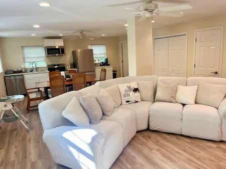 Available Jan 16-19 2Br Ski Retreat – Sleeps 7 Private Entrance