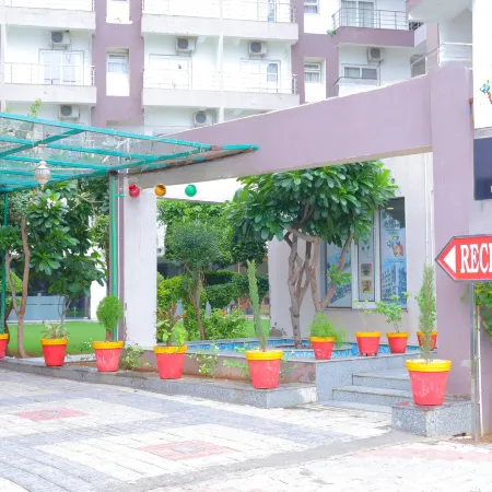 Hotel Shri Radha Nikunj Vrindavan Opposite Prem Mandir