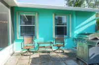 Book today, dinner on us!New listing! Stuart/Port Salerno cute cottage! Hotel a Port Salerno