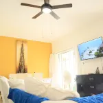 Spacious 3-bedroom apartment within a beautiful oasis along the South Coast. Các khách sạn ở Hastings