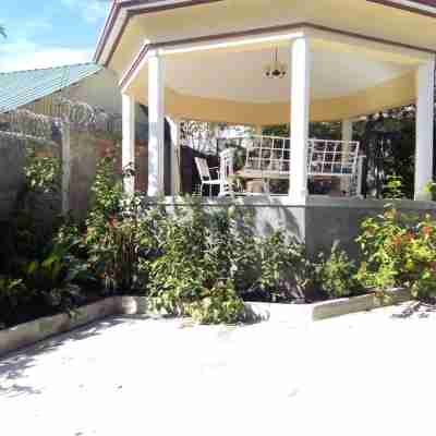 Souvenir House: 4br, Wifi, TV, AC, 24h elect, Fridge... Hotel Exterior