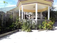 Souvenir House: 4br, Wifi, TV, AC, 24h elect, Fridge... Hotel di 