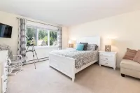 3-bedroom condo in lovely Carroll, just off Omni Mount Washington property