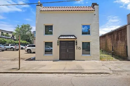 Bohemian Luxury-Downtown Jackson: Chic, industrial lofts in heart of the city!