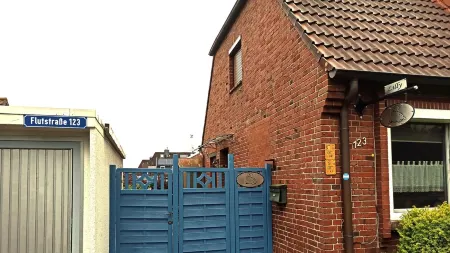 Vacation apartment "Seehund-Lilly" in the north of Wilhelmshaven in Voslapp Отели рядом с достопримечательностью «JadeWeserPort InfoCenter»