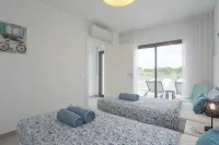 Detached Villa w/ Outdoor Kitchen & Private Swimming Pool near City & Beach Hotel a 