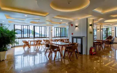 Tuan Ninh Hotel 2 Отели рядом с достопримечательностью «Пуло-Кондор»