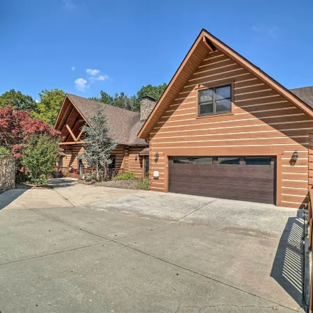 Custom Cabin w/ 12 Acres on Dale Hollow Lake!