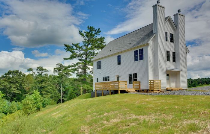 Timeless Hillsville Farmhouse Blue Ridge Parkway!