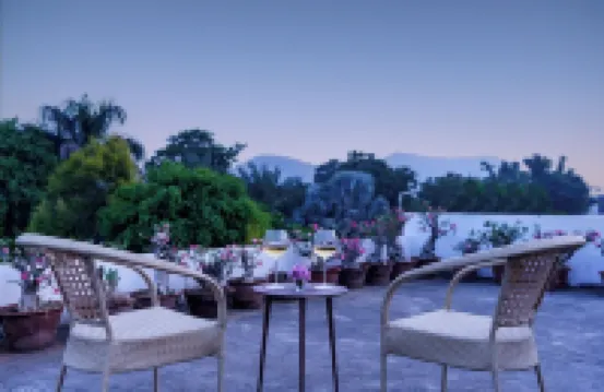 Cozy Farmstay with Swimming Pool. Pet Friendly