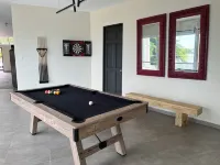 Stunning ocean front villa with pool and power generator. 10min drive to beach