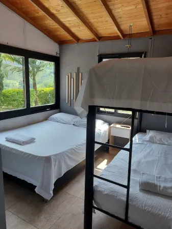 Extraordinary Cabin well located with Jacuzzi Spa, for 6 people in El Peñol.