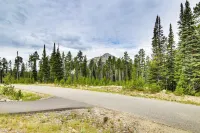 2 Mi to Big Sky Resort: Luxe Mtn-view Retreat! - bar