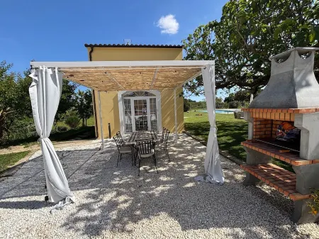 Bio Resort Mediterraneo, modern house with vineyards, swimming pool and nature