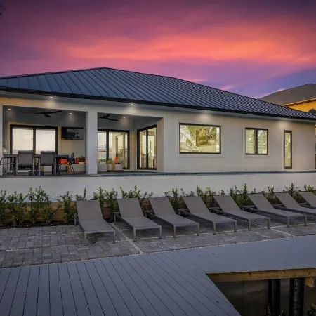 Marco Luxe Retreat / Waterfront