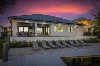 Marco Luxe Retreat / Waterfront
