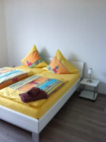 FW Sagitta with view of the container port, 14th floor Speckenbüttler Park โรงแรมใน