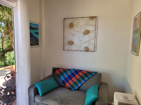 One bedroom tiny condo PB1 with huge pool! Extended stays get discounted rates!