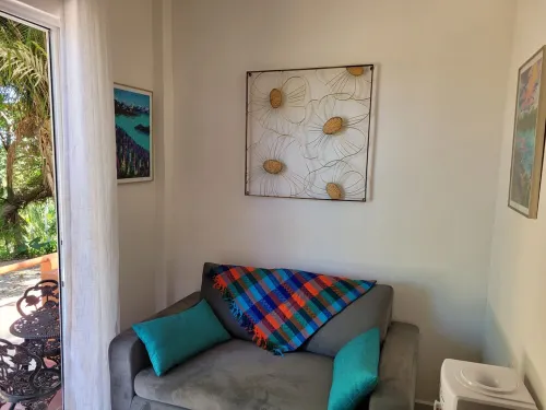 One bedroom tiny condo PB1 with huge pool! Extended stays get discounted rates!