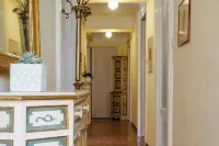 Apartment nestled in the tranquility of a mountain village Hotels in Brunate