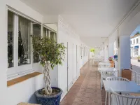 Hostal Marina Cadaqués فنادق في بويرتو دي لا سيلفا