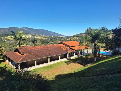 Complete house with two barbecue grills, swimming pool, kiosk, fishing spot on site. Hotels in Extrema