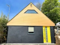 Chy Glynn. Luxury lodge with hot tub and views.