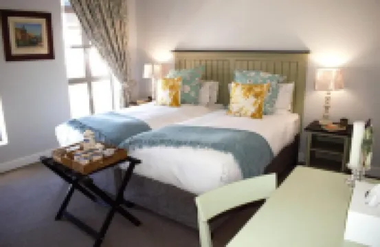 Modern, Spacious & Convenient apartment for 4