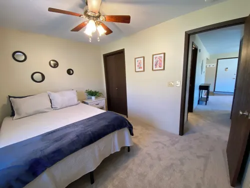 Charming 2-bedroom condo in Fort Madison with WiFi, garage & in-unit laundry