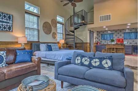 Cottage Creek Retreat l Hot Tub, Pet Friendly Yard, & 1.2 Acres Near Main St