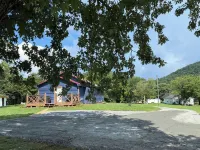 New Listing Cozy 2/2 with Distant Mtn. Views and Only 15 Min. from Blowing Rock. Hotels in Caldwell County