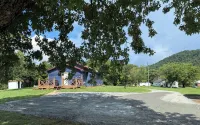 New Listing Cozy 2/2 with Distant Mtn. Views and Only 15 Min. from Blowing Rock.