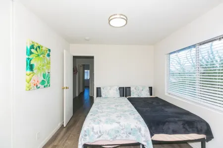 Aloha Getaway Отели рядом с достопримечательностью «KA WA‘A, a Luau at Aulani»