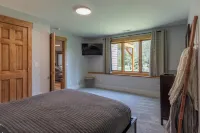 Lakeways A-Frame Near Lake James Game Room · Gym · Golf · Fire Pit · Sleeps 10 - 발코니