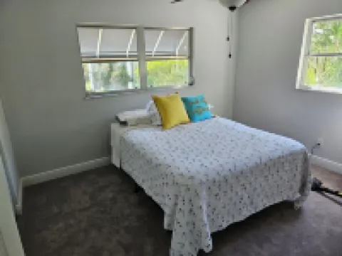 Charming 2-bedroom house in pleasant Saint James City with AC, WiFi, Boat Dock