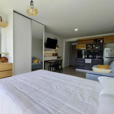 Comfy studio in welcoming Santa Cruz