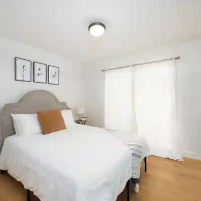 Charming 3-bedroom house with AC, WiFi on the Mesa! Rooms