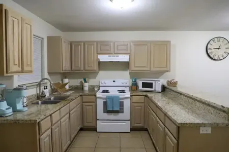 Boho Dreamy Condo for 8 Guests!